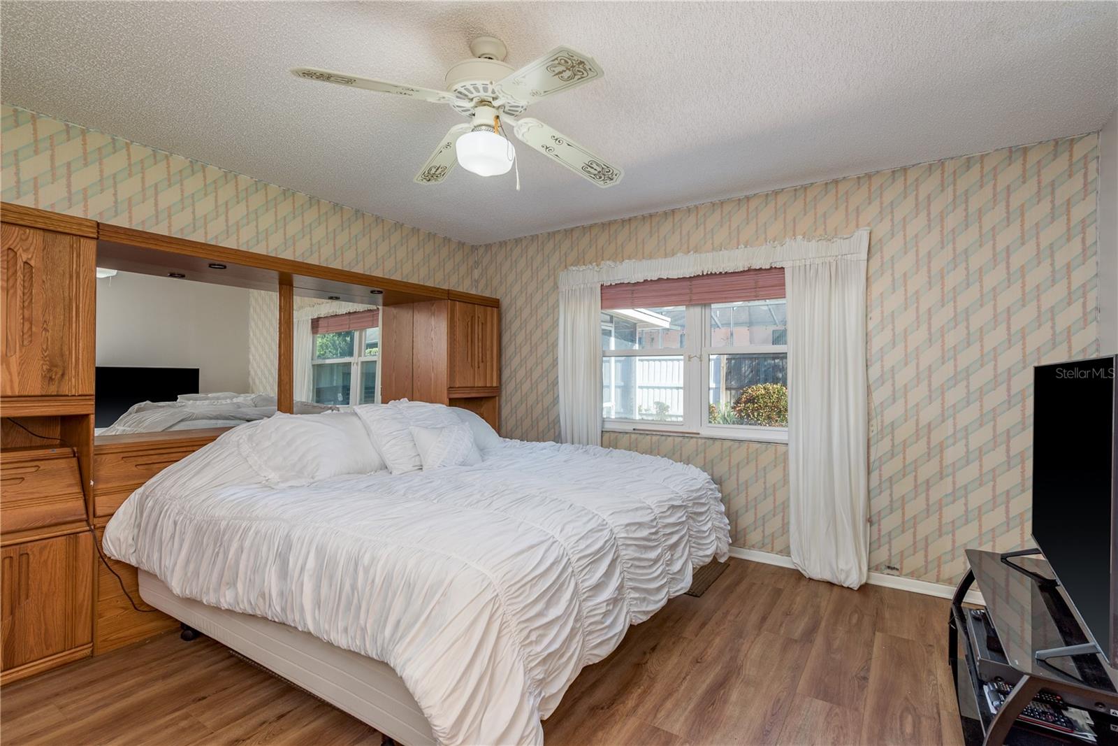 Image 23 of 52 For 14931 Redcliff Drive