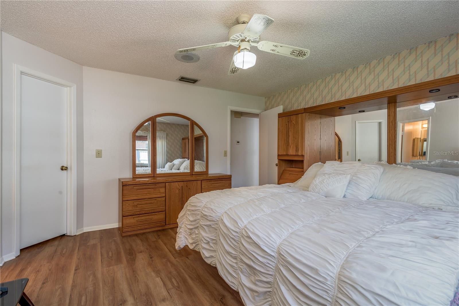 Image 24 of 52 For 14931 Redcliff Drive