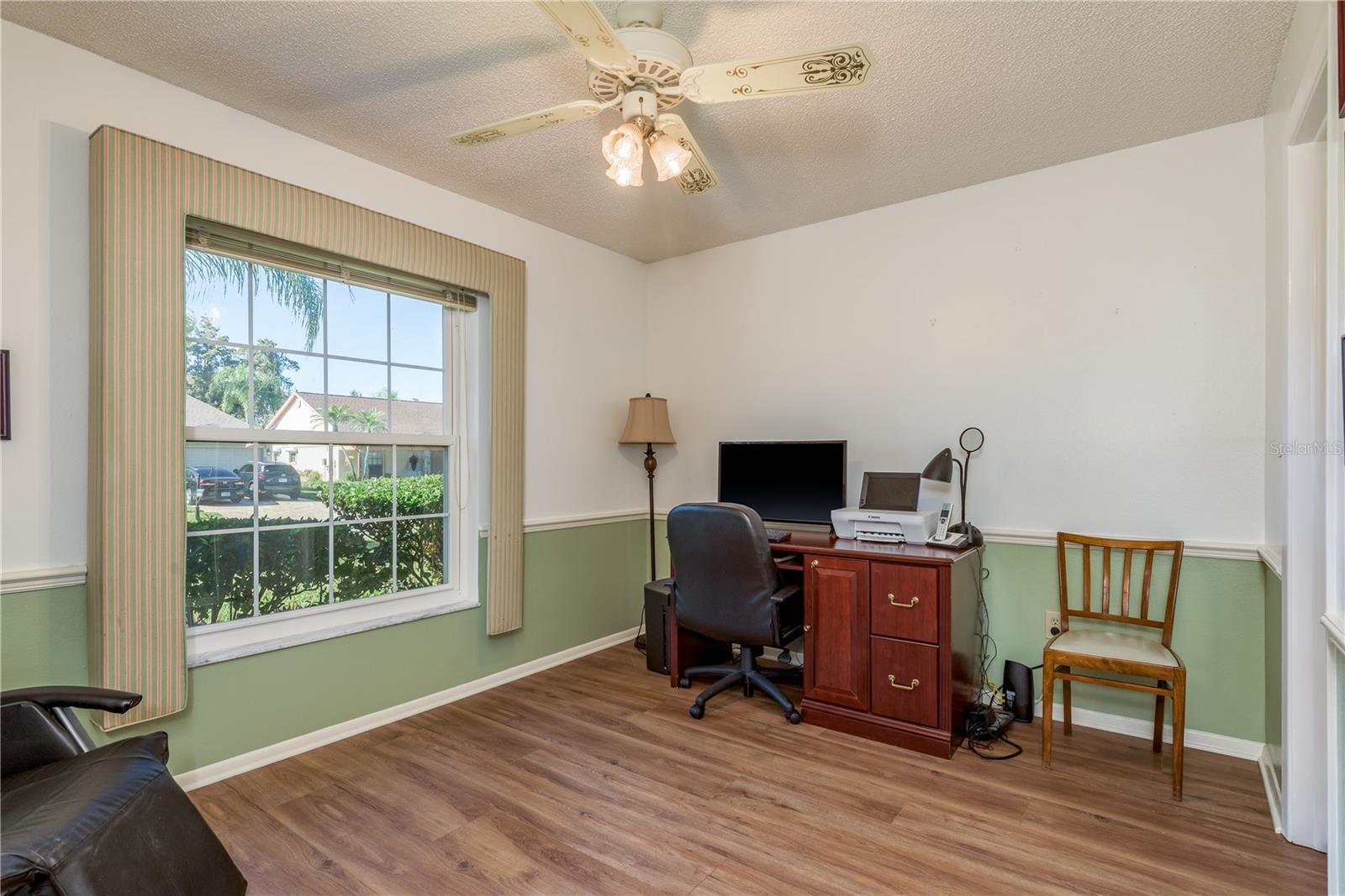 Image 27 of 52 For 14931 Redcliff Drive