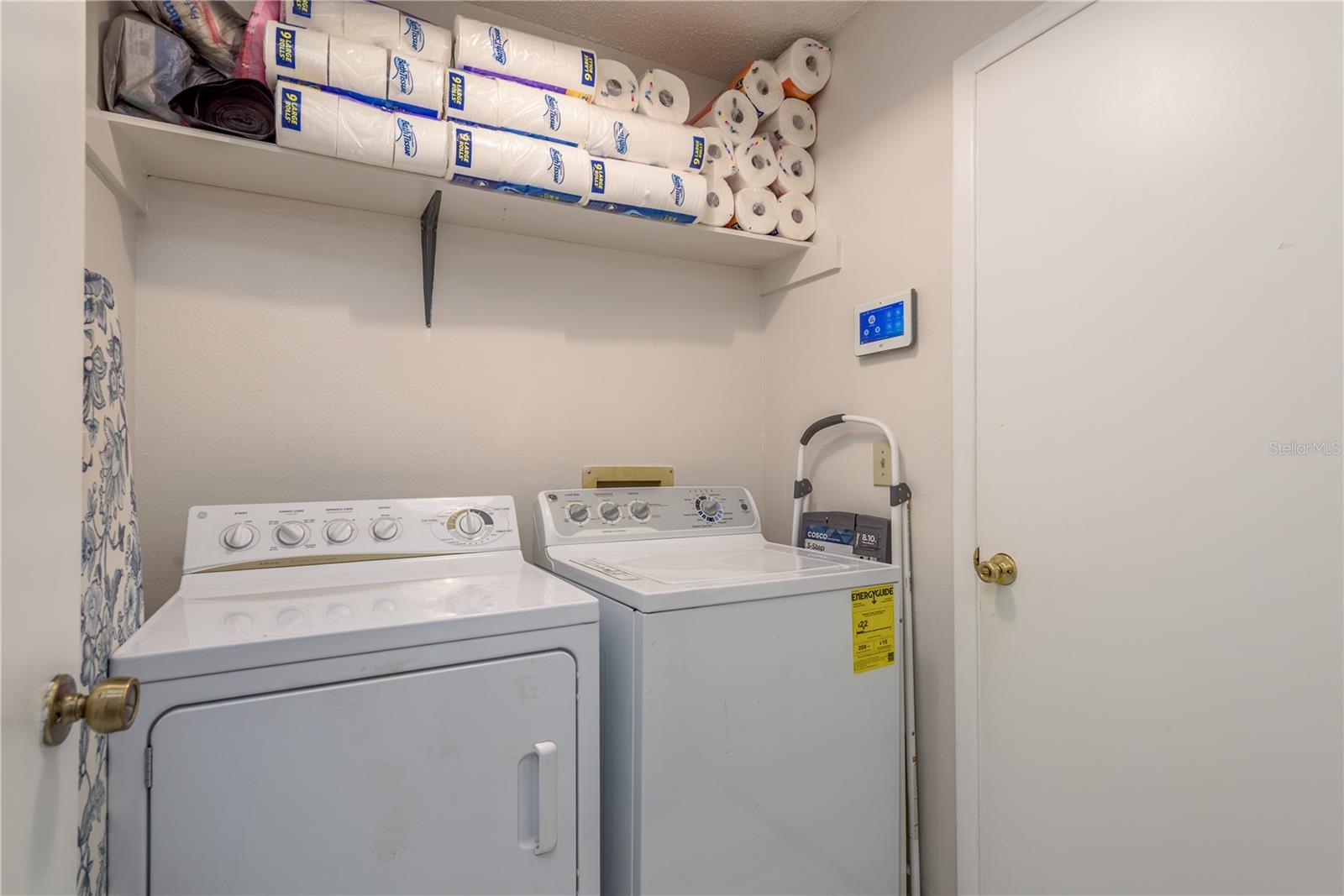 Image 32 of 52 For 14931 Redcliff Drive