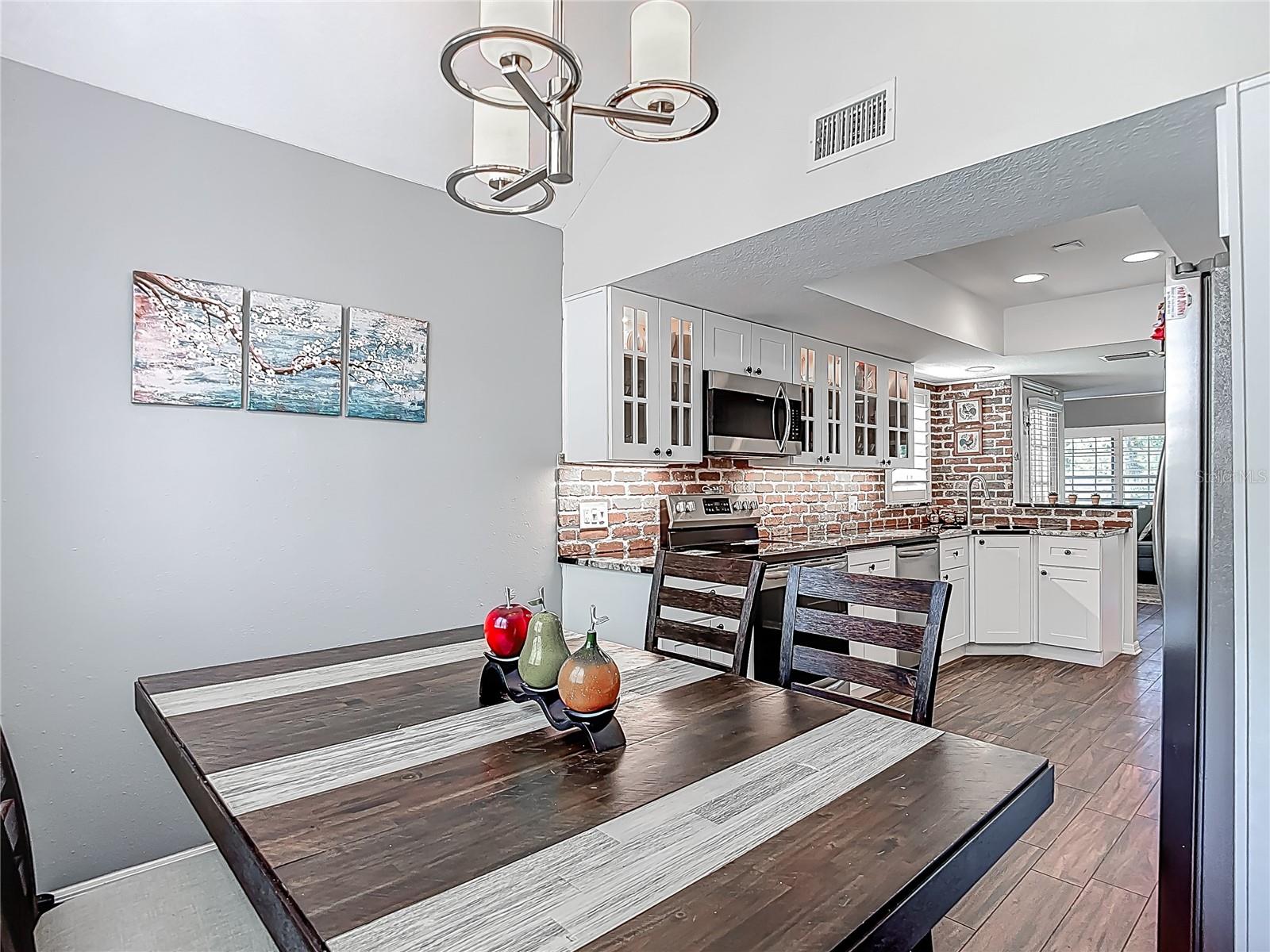 Image 30 of 65 For 3611 Pine Knot Drive .