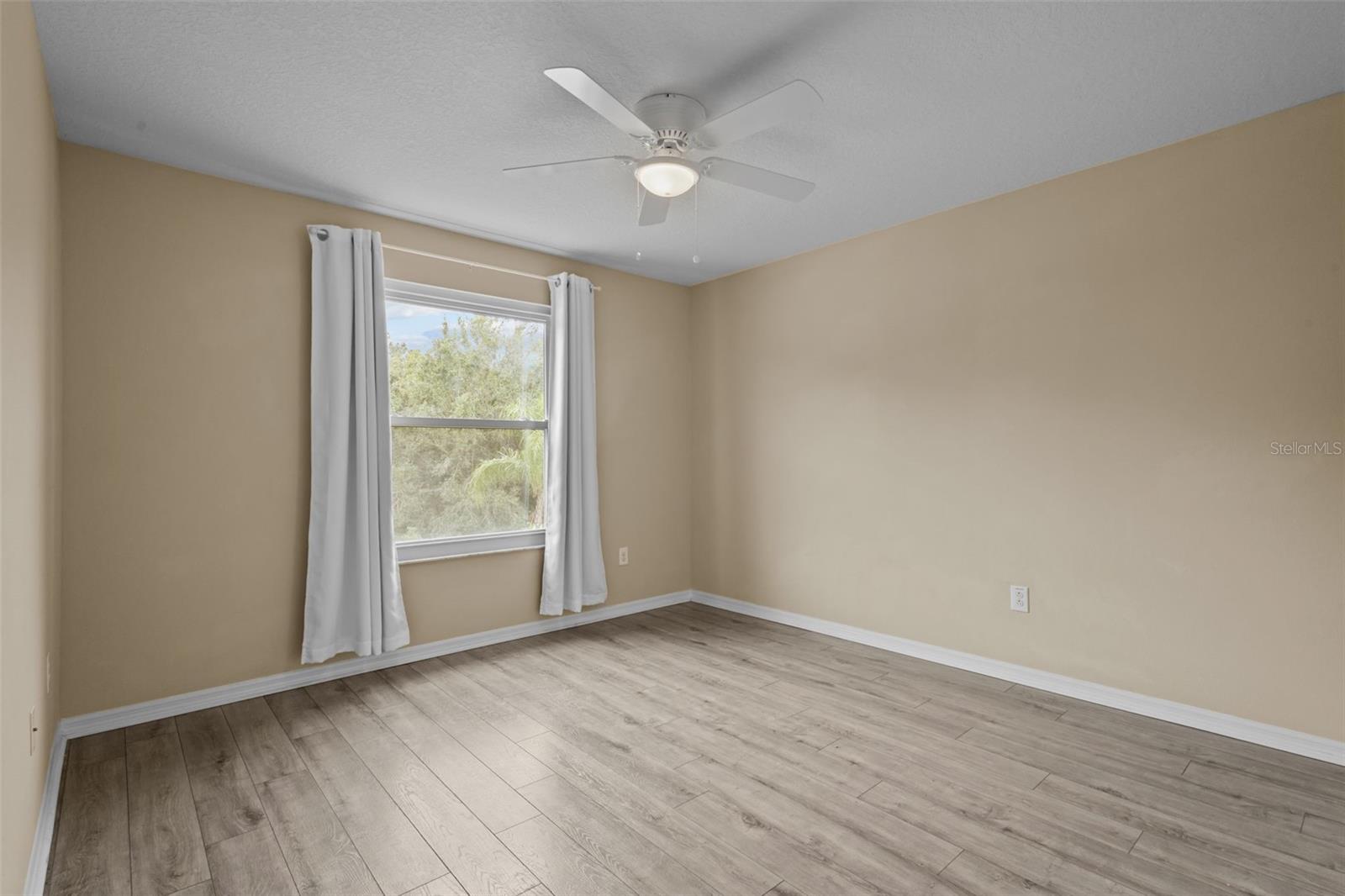 Image 22 of 32 For 12325 Prairie Valley Lane