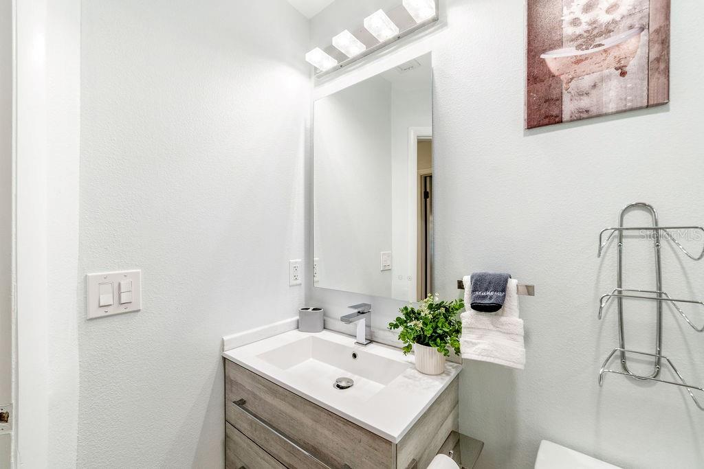 Image 32 of 53 For 9020 Dixiana Villa Circle