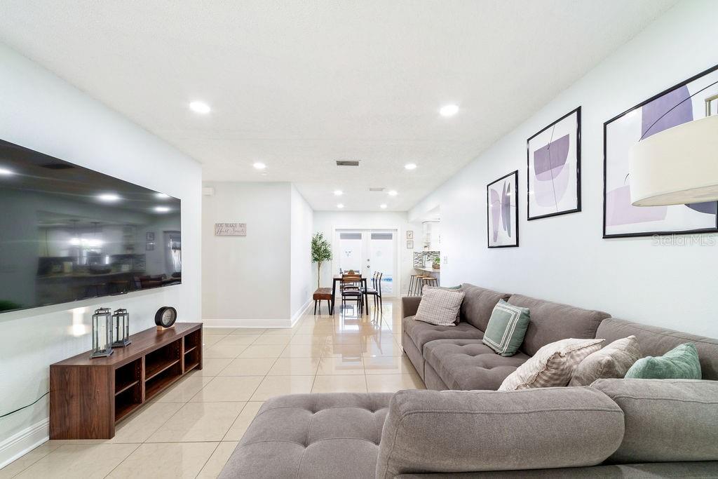 Image 5 of 53 For 9020 Dixiana Villa Circle