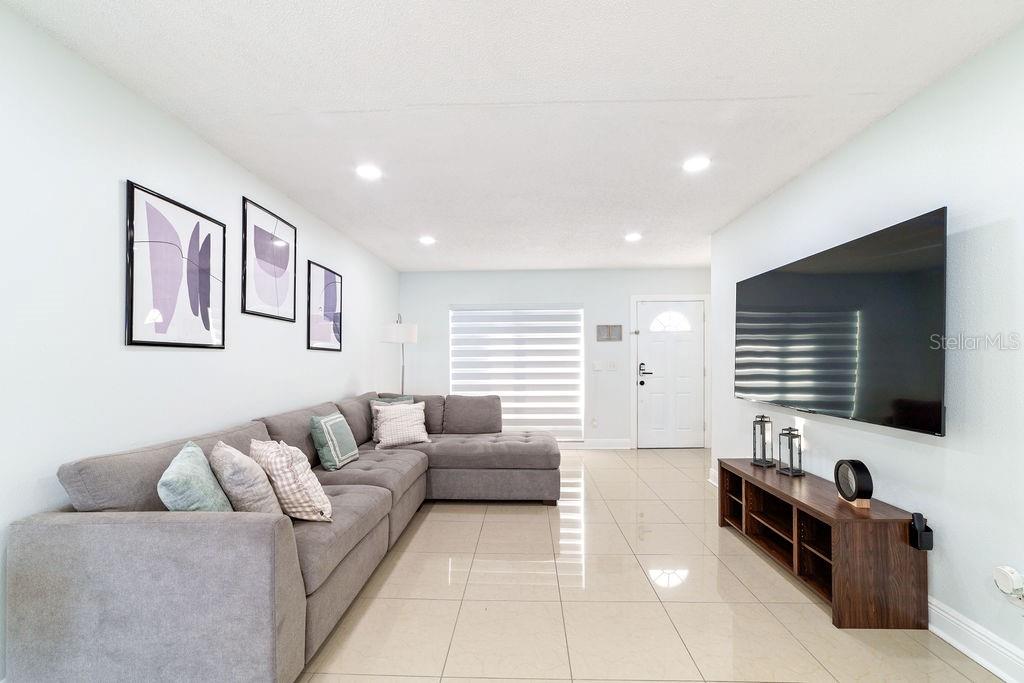 Image 6 of 53 For 9020 Dixiana Villa Circle