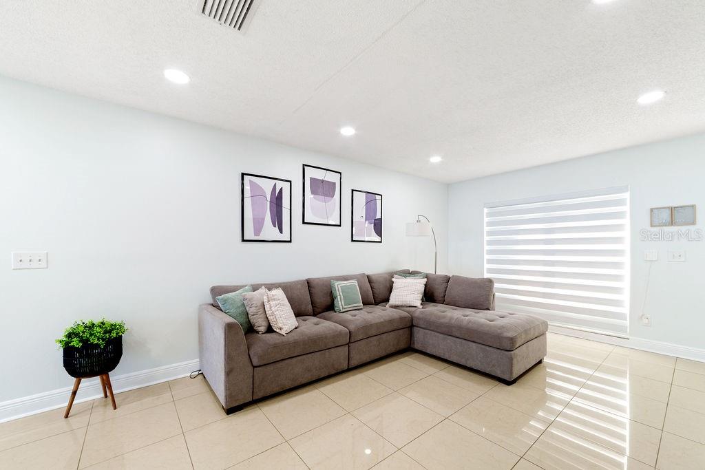 Image 7 of 53 For 9020 Dixiana Villa Circle