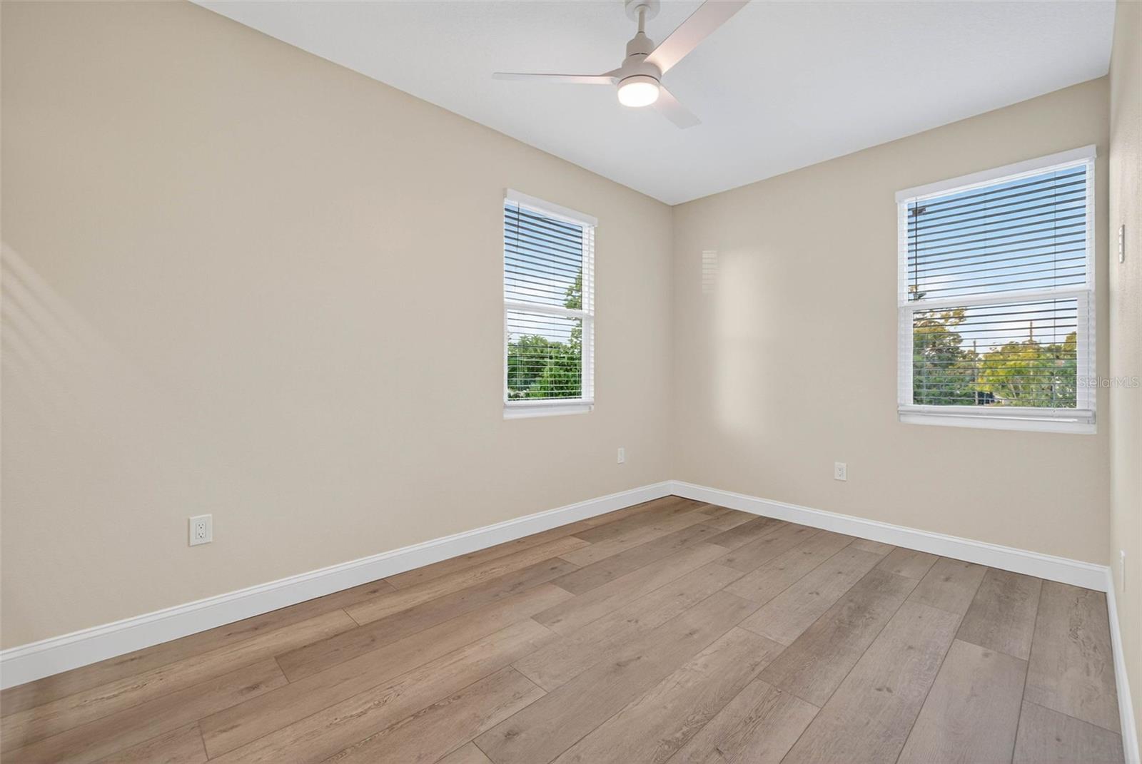 Image 4 of 17 For 5310 Dartmouth Avenue N