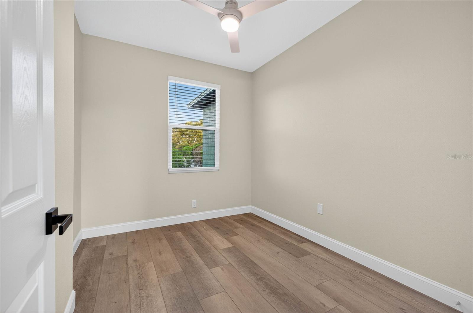 Image 6 of 17 For 5310 Dartmouth Avenue N