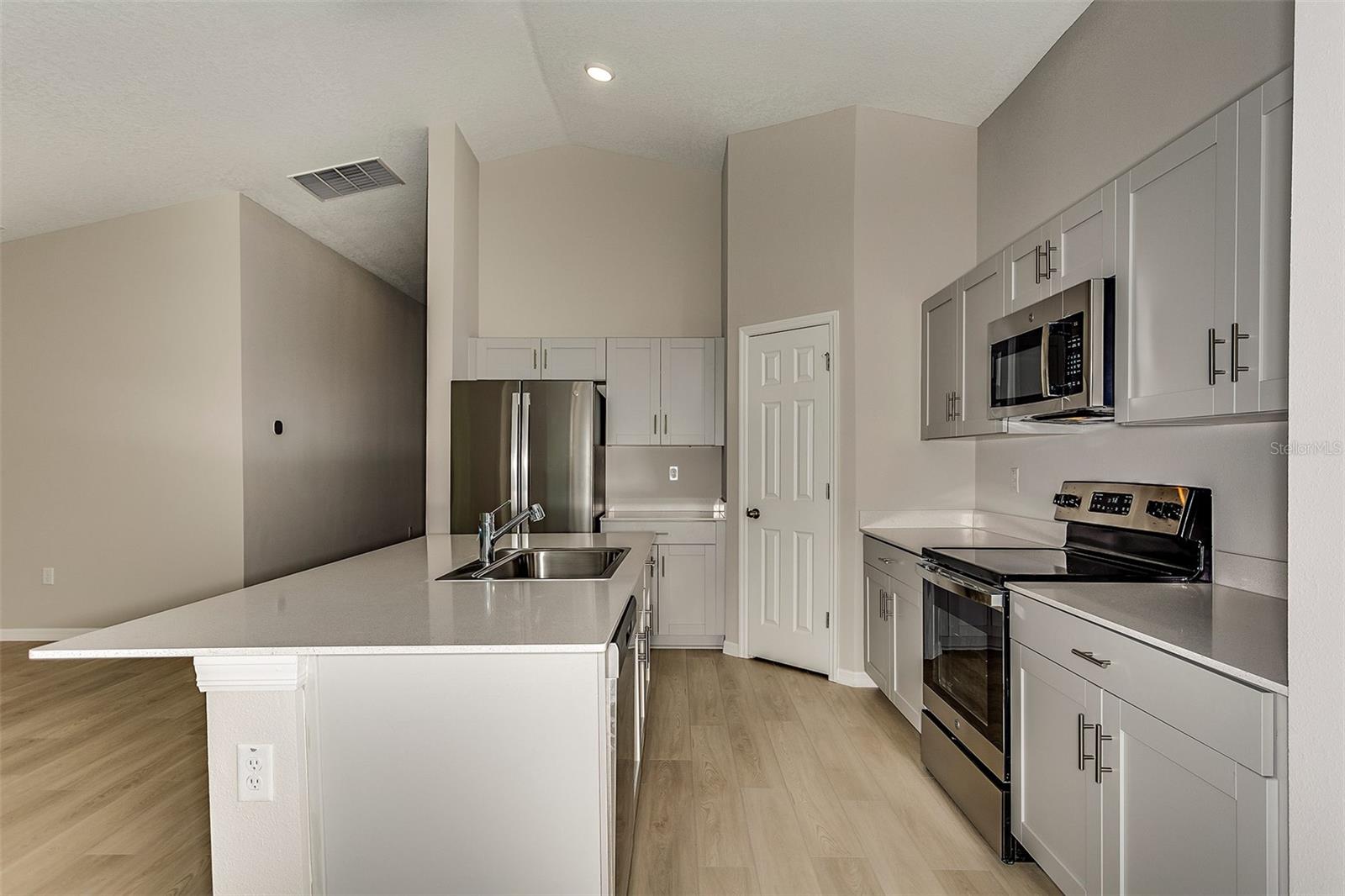 Image 4 of 26 For 1049 Foreshore Lane