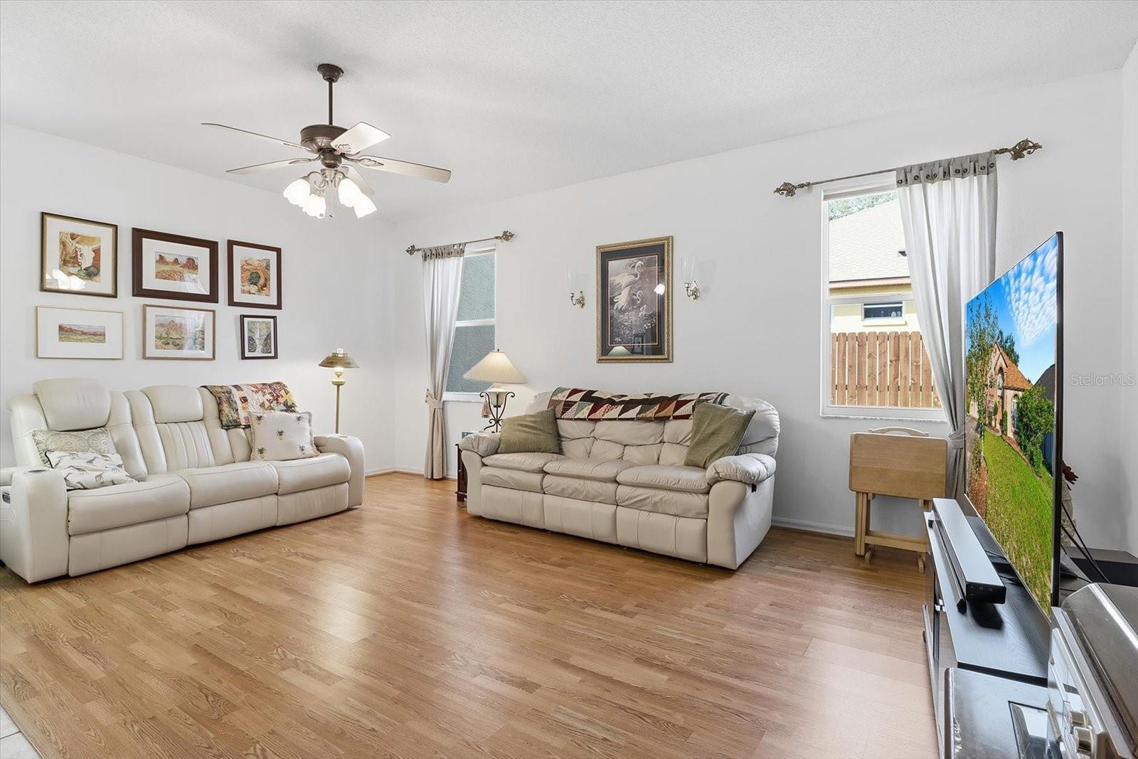 Image 18 of 48 For 63 Youngtree Point