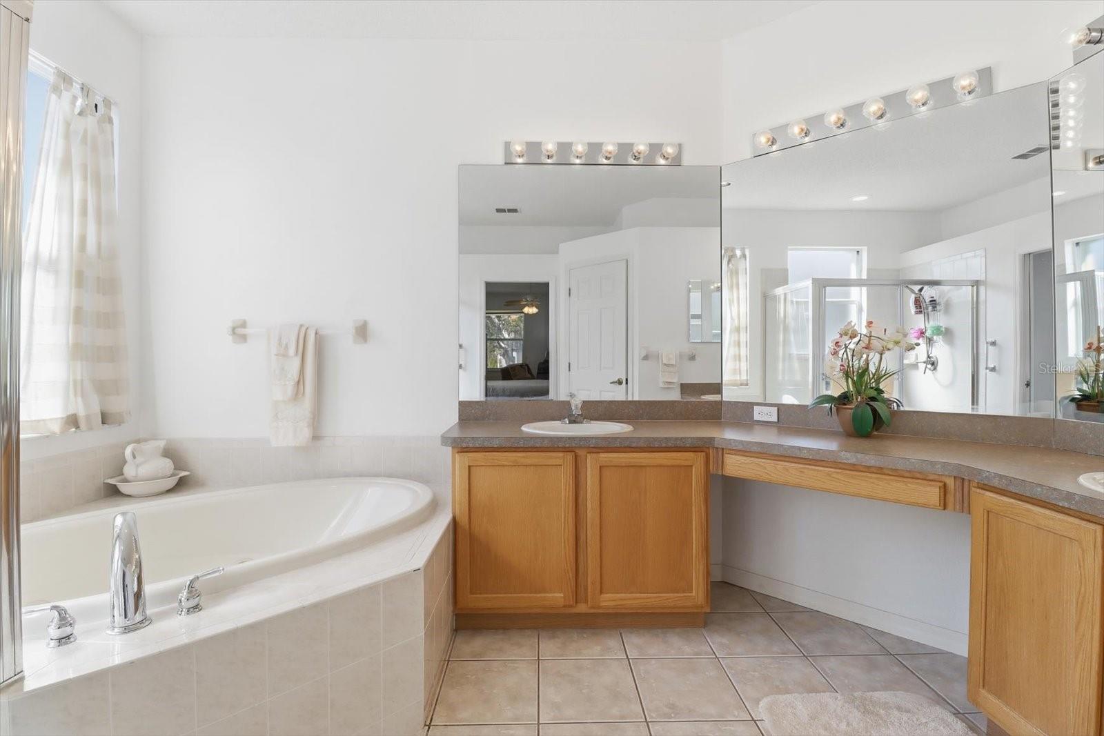 Image 22 of 48 For 63 Youngtree Point