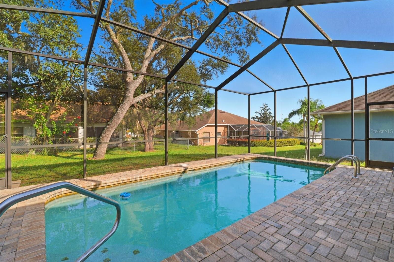 Image 34 of 48 For 63 Youngtree Point