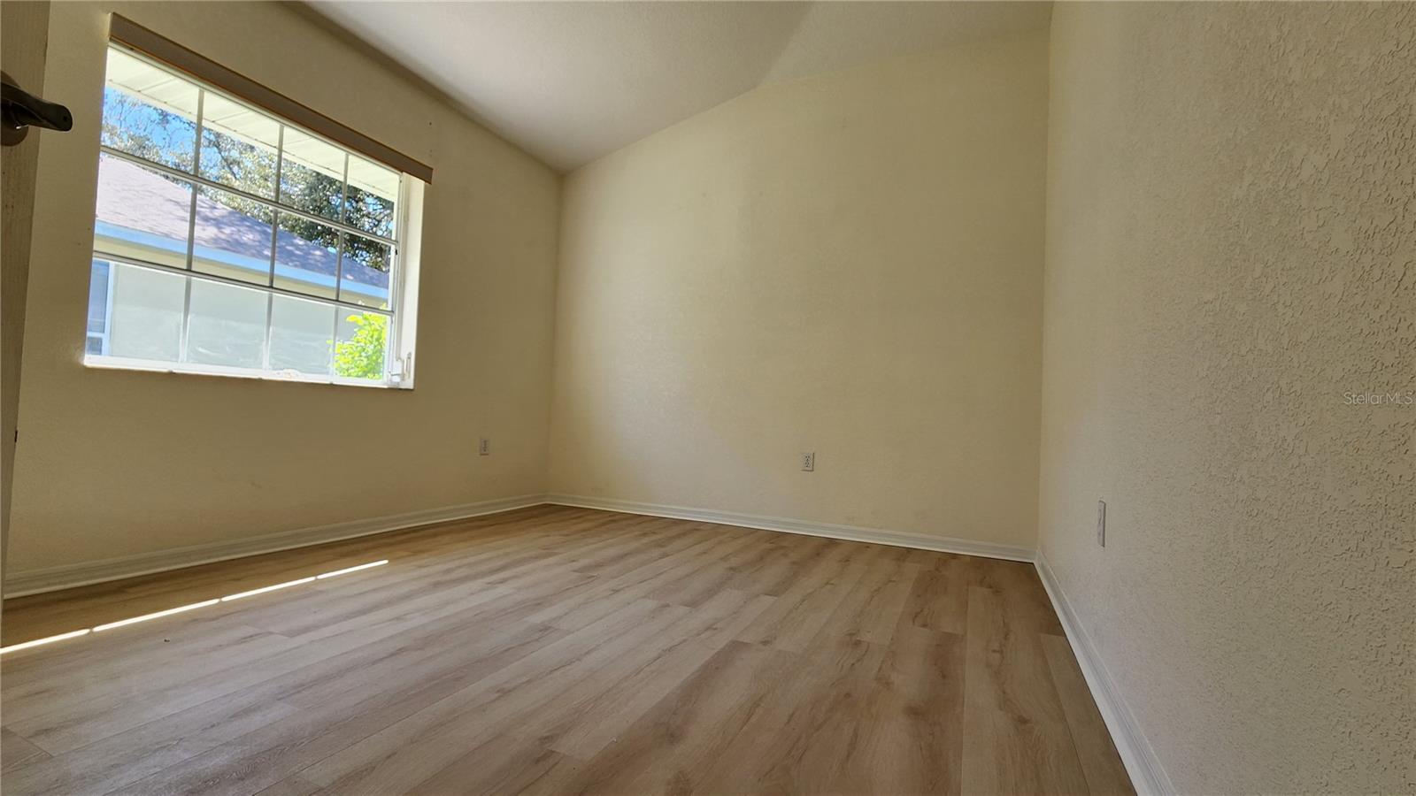 Image 17 of 27 For 692 Rotonda Circle