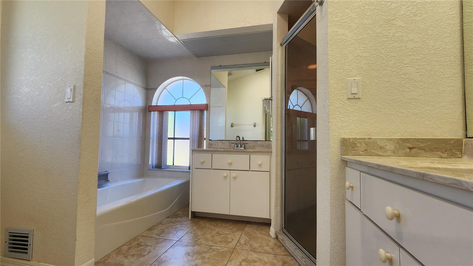 Image 19 of 27 For 692 Rotonda Circle