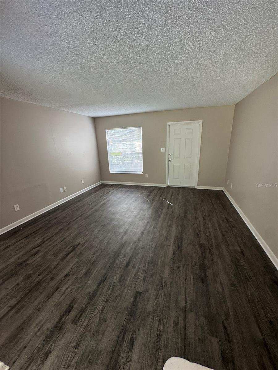 Image 4 of 20 For 8622 Woodridge Road