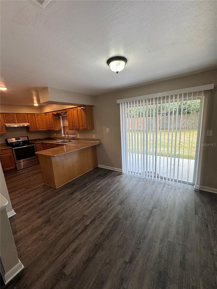 Image 5 of 20 For 8622 Woodridge Road