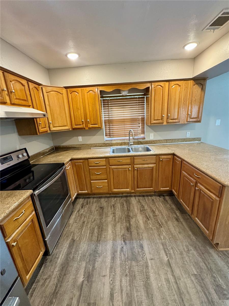 Image 8 of 20 For 8622 Woodridge Road