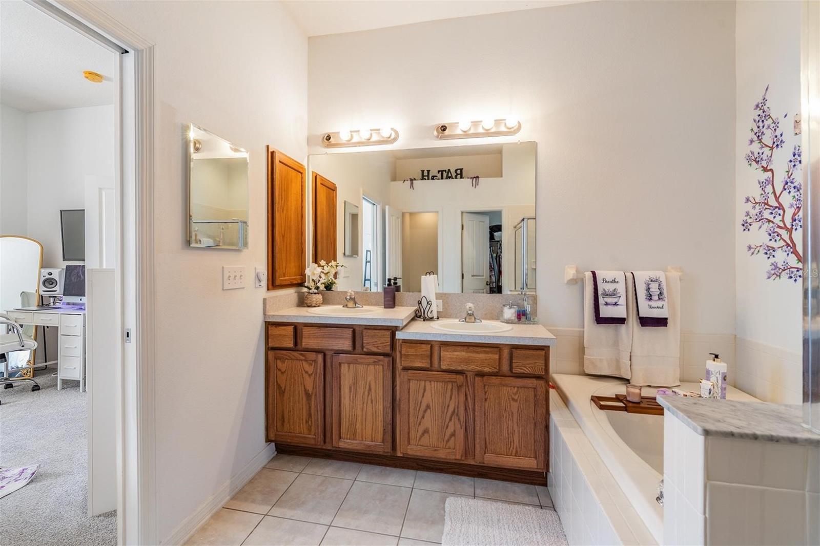 Image 21 of 45 For 1123 Wright Swynde Court