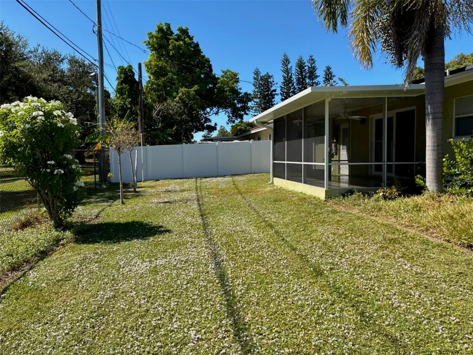 Image 19 of 27 For 11600 75th Avenue