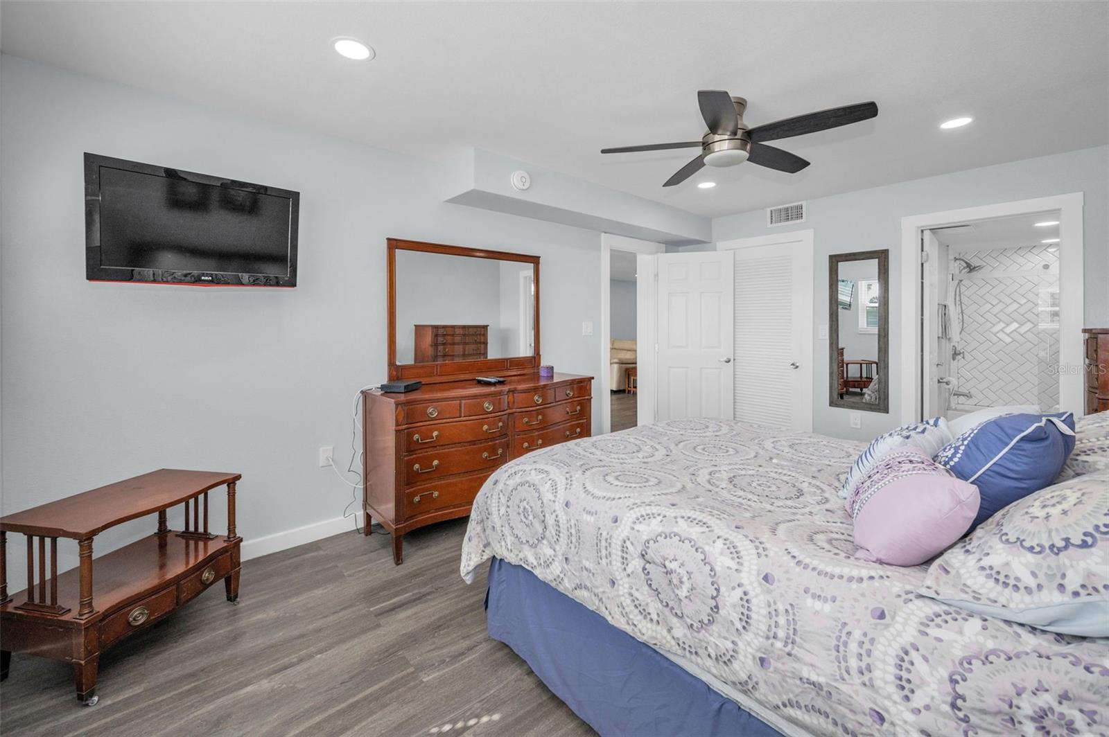 Image 32 of 81 For 300 64th Avenue 318