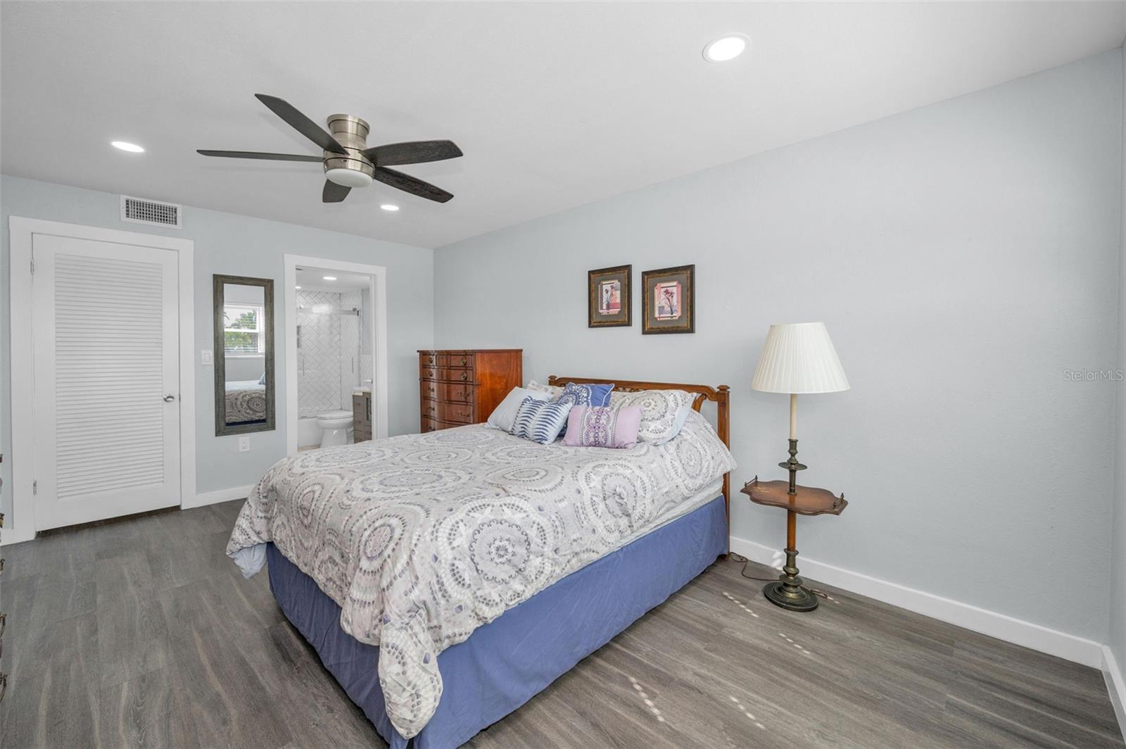 Image 33 of 81 For 300 64th Avenue 318