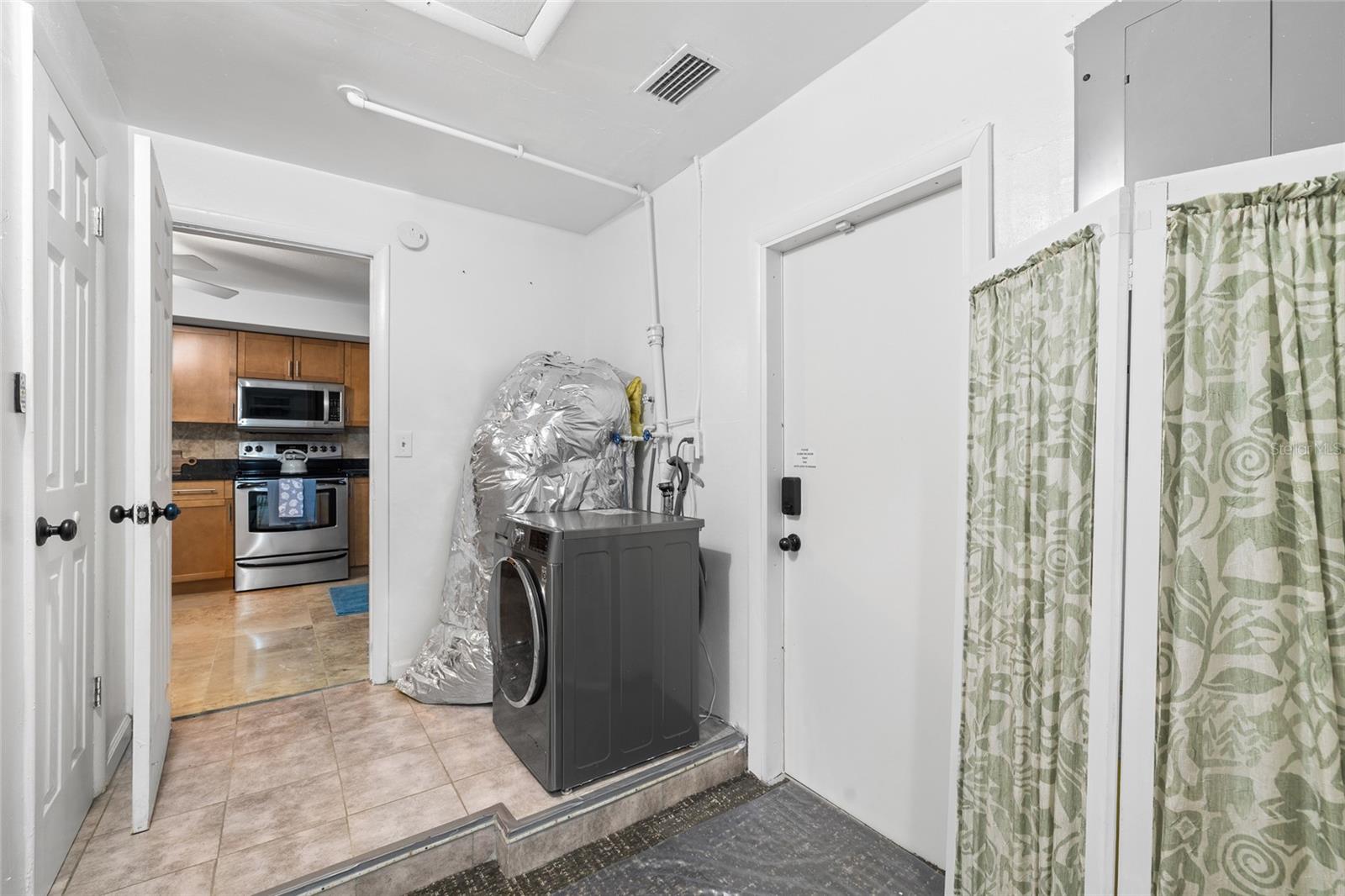 Image 29 of 50 For 3087 Duane Avenue