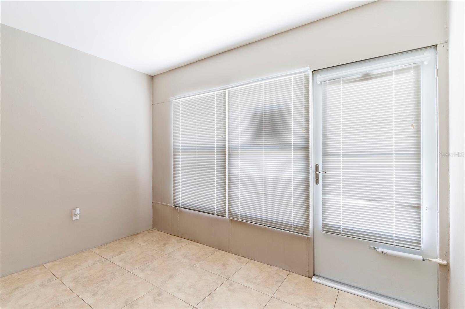 Image 3 of 15 For 1221 Drew Street B9