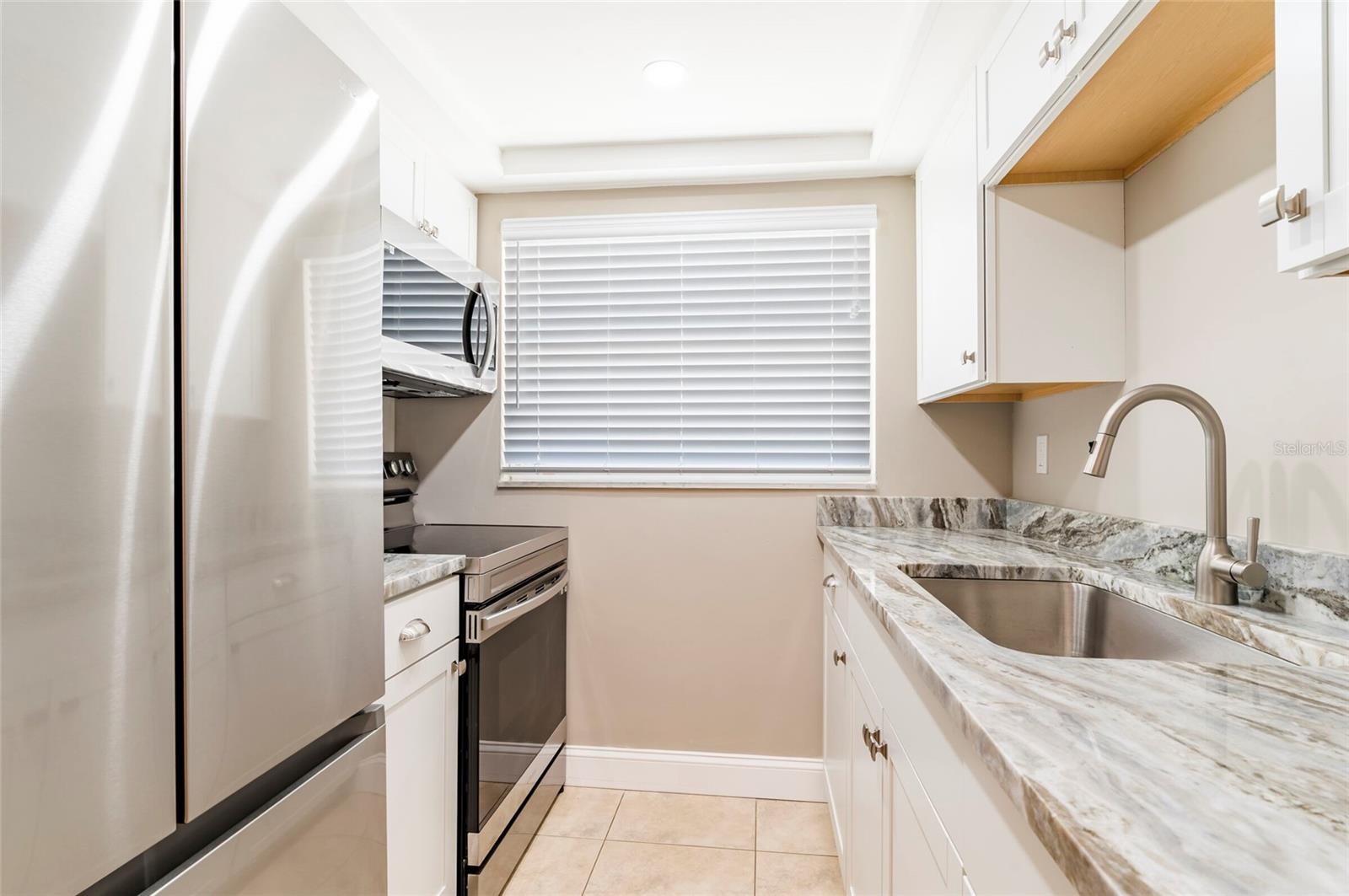 Image 4 of 15 For 1221 Drew Street B9