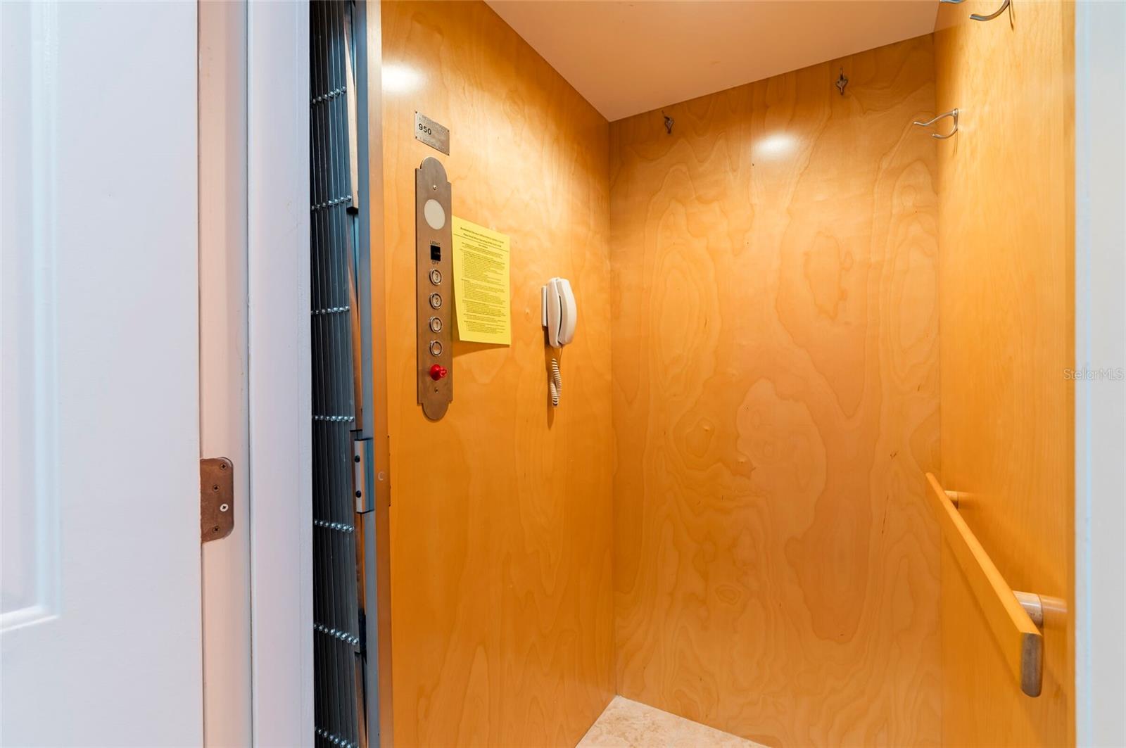 Image 16 of 61 For 19217 Gulf Boulevard