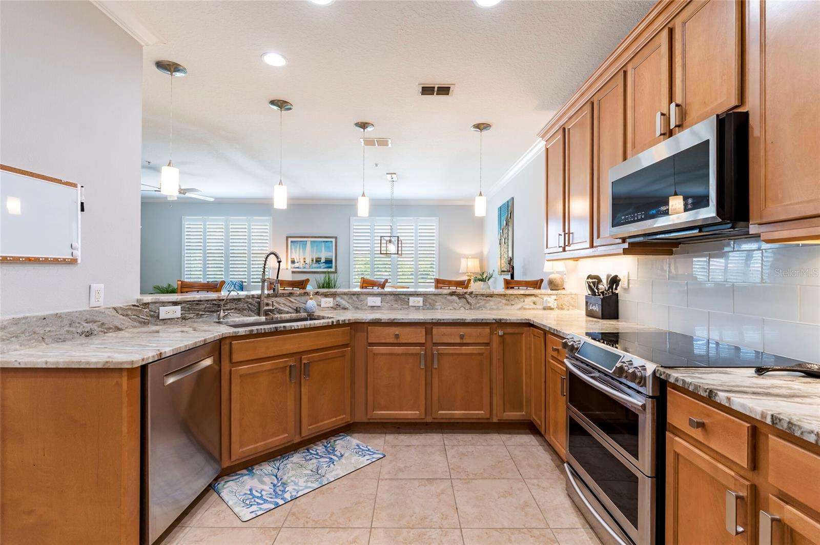 Image 27 of 61 For 19217 Gulf Boulevard