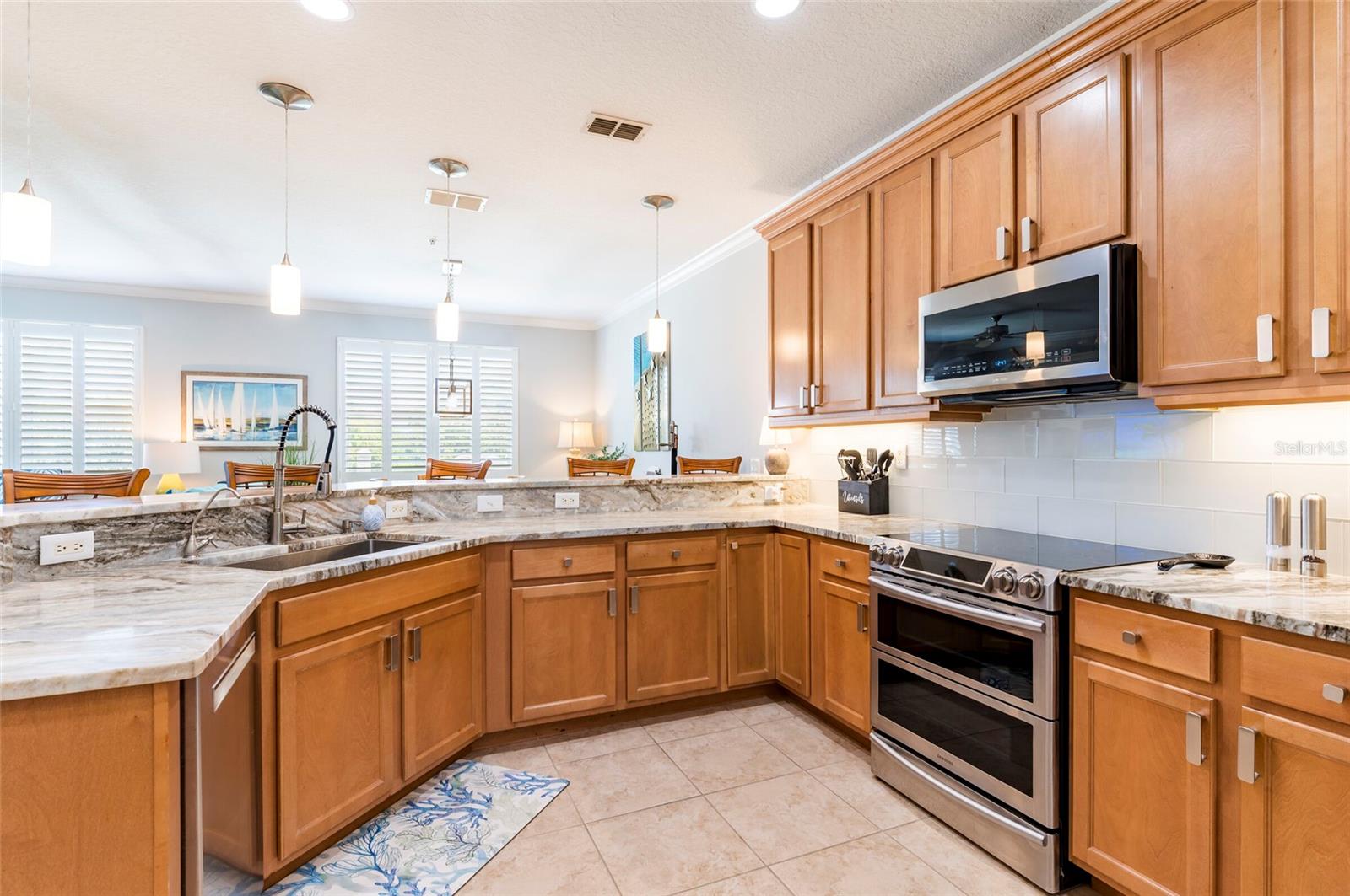 Image 28 of 61 For 19217 Gulf Boulevard