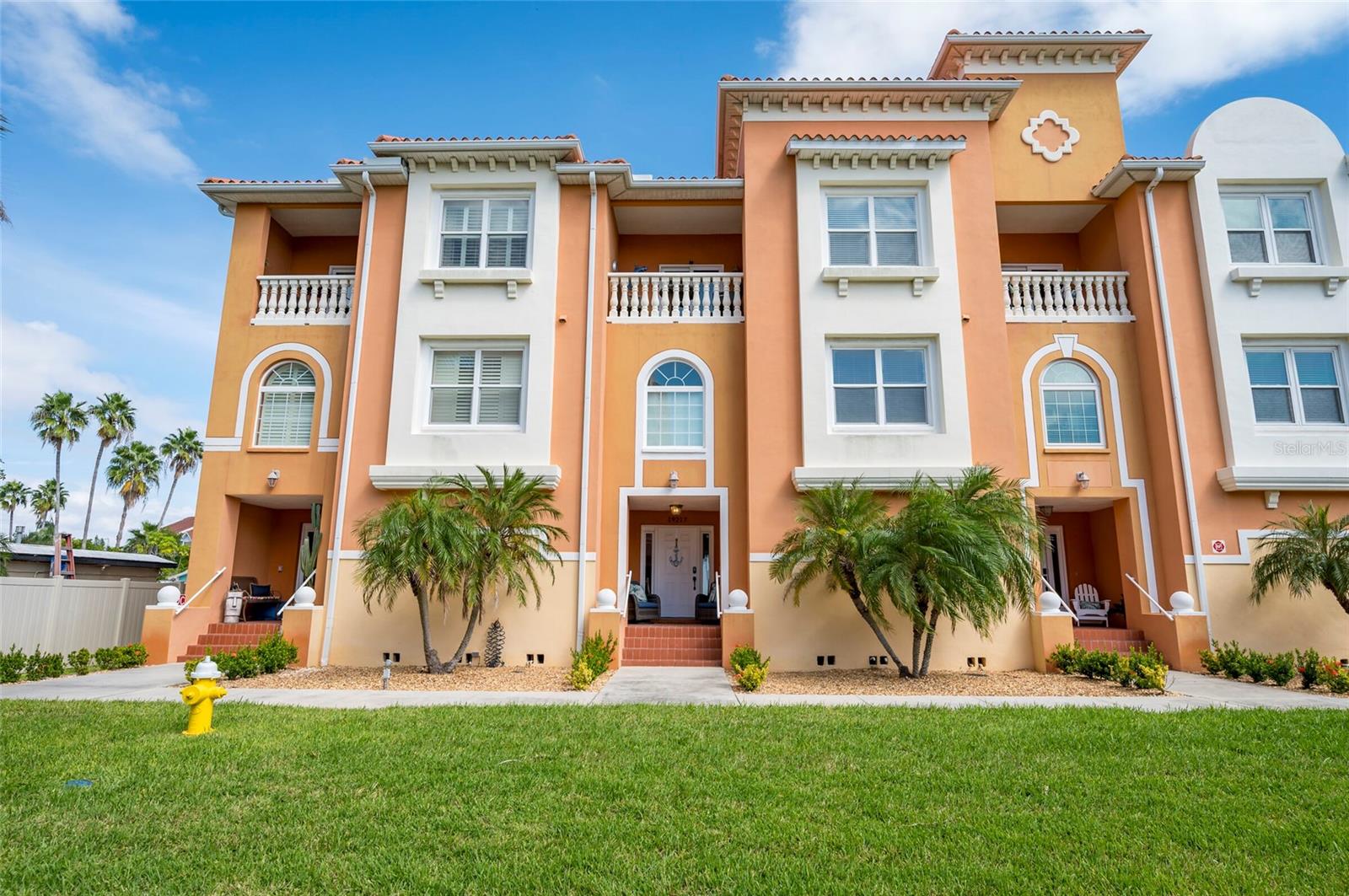 Image 8 of 61 For 19217 Gulf Boulevard