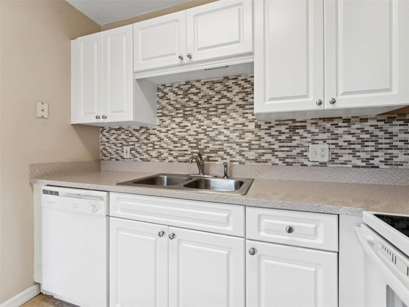 Image 10 of 38 For 13693 Orange Sunset Drive 203