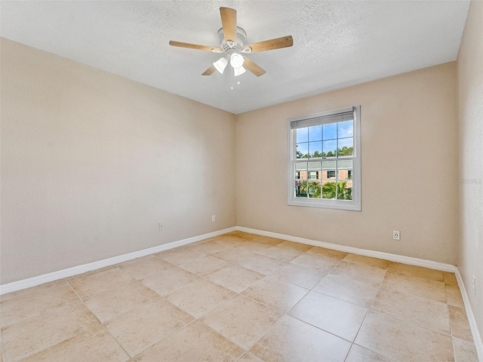 Image 11 of 38 For 13693 Orange Sunset Drive 203