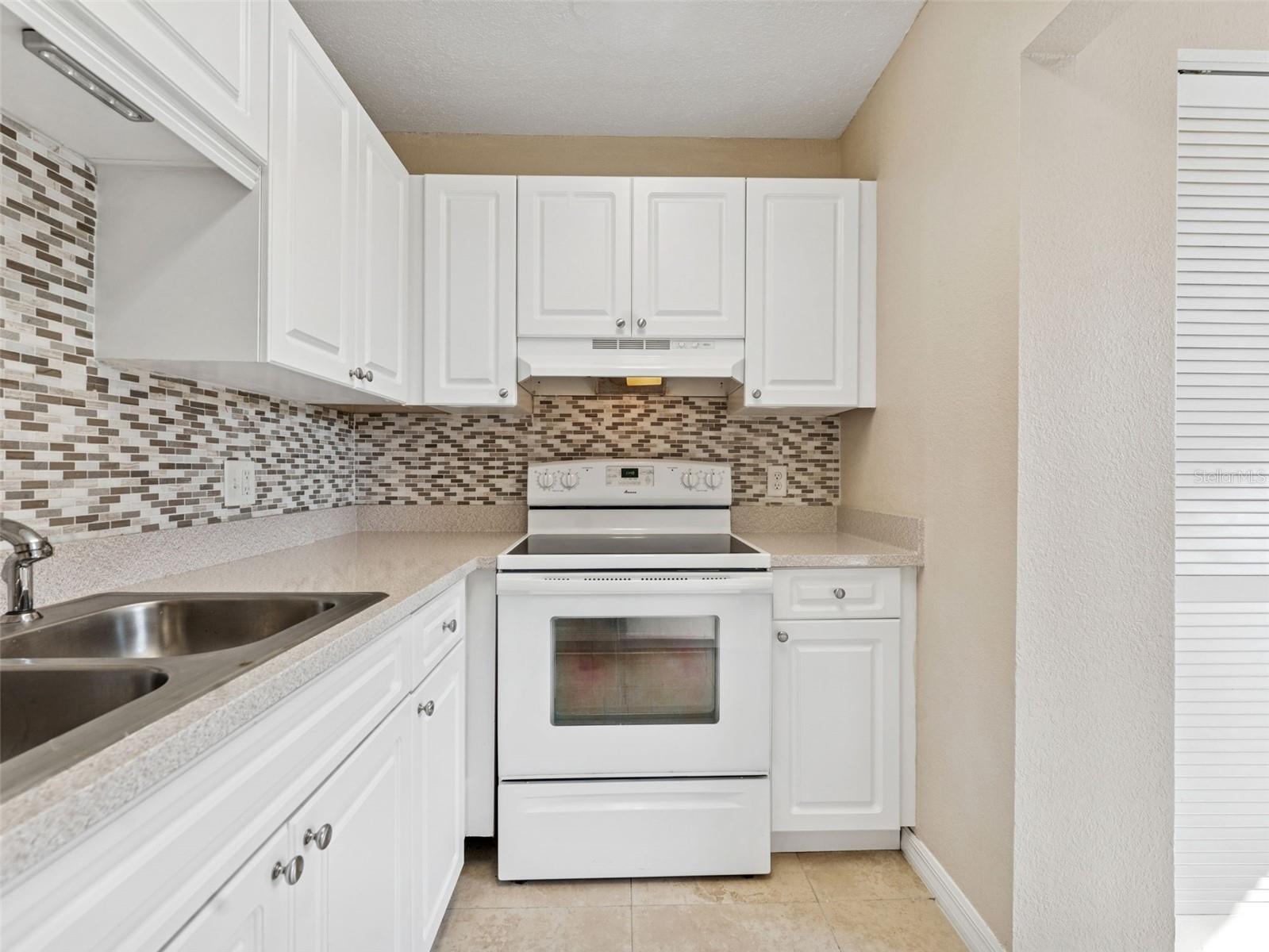 Image 9 of 38 For 13693 Orange Sunset Drive 203