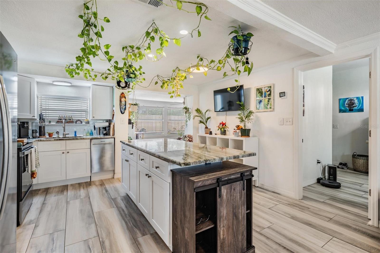 Image 10 of 37 For 1565 Connecticut Avenue Ne