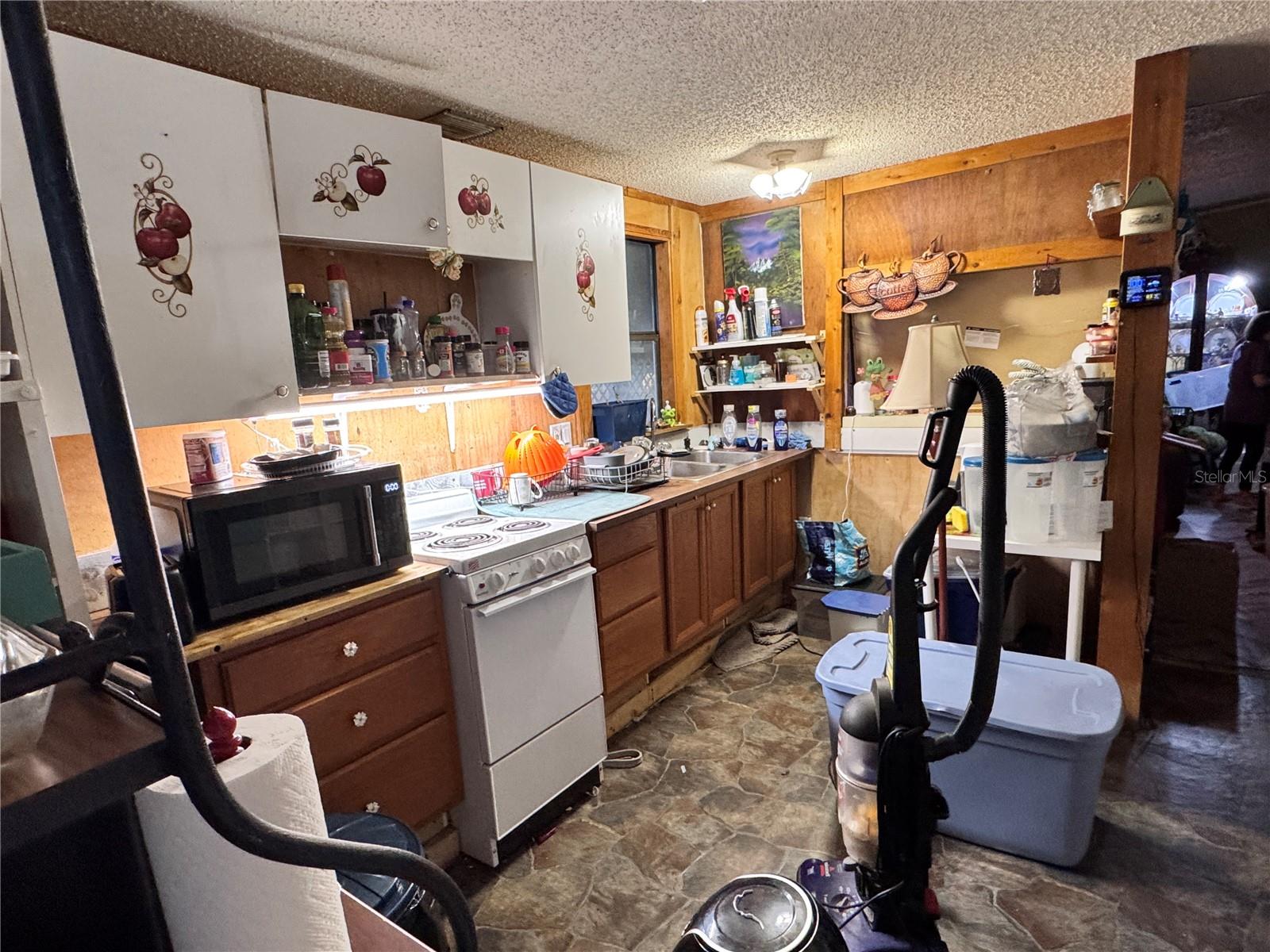 Image 6 of 11 For 35913 Valleybrook Avenue