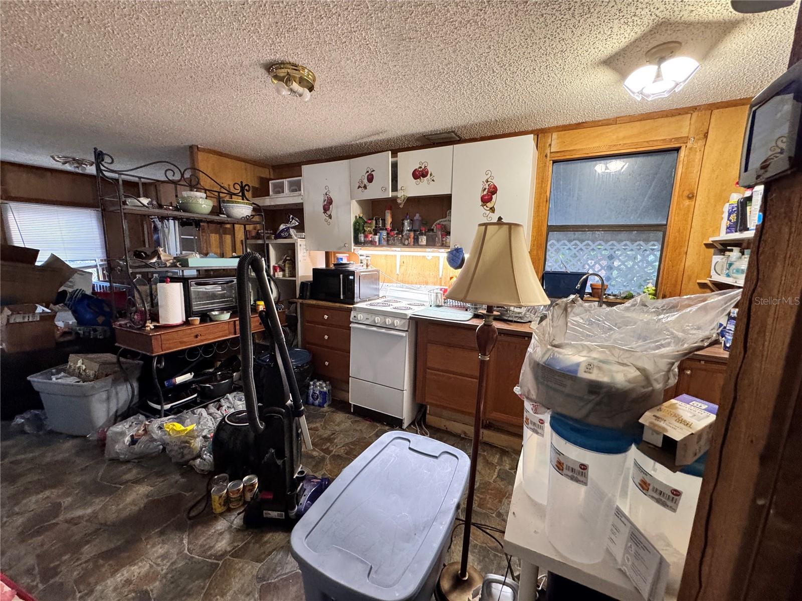 Image 8 of 11 For 35913 Valleybrook Avenue