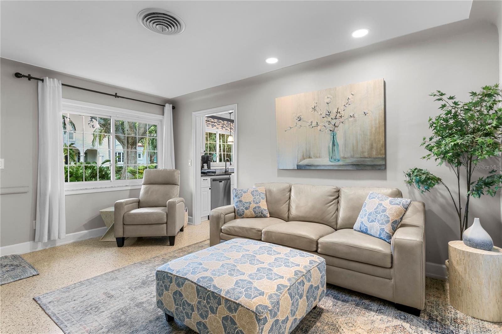 Image 5 of 33 For 1110 14th Avenue N