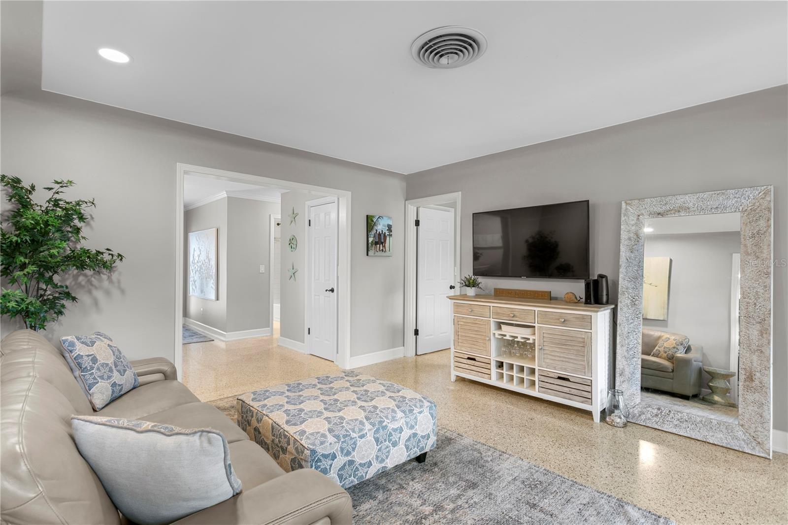 Image 6 of 33 For 1110 14th Avenue N