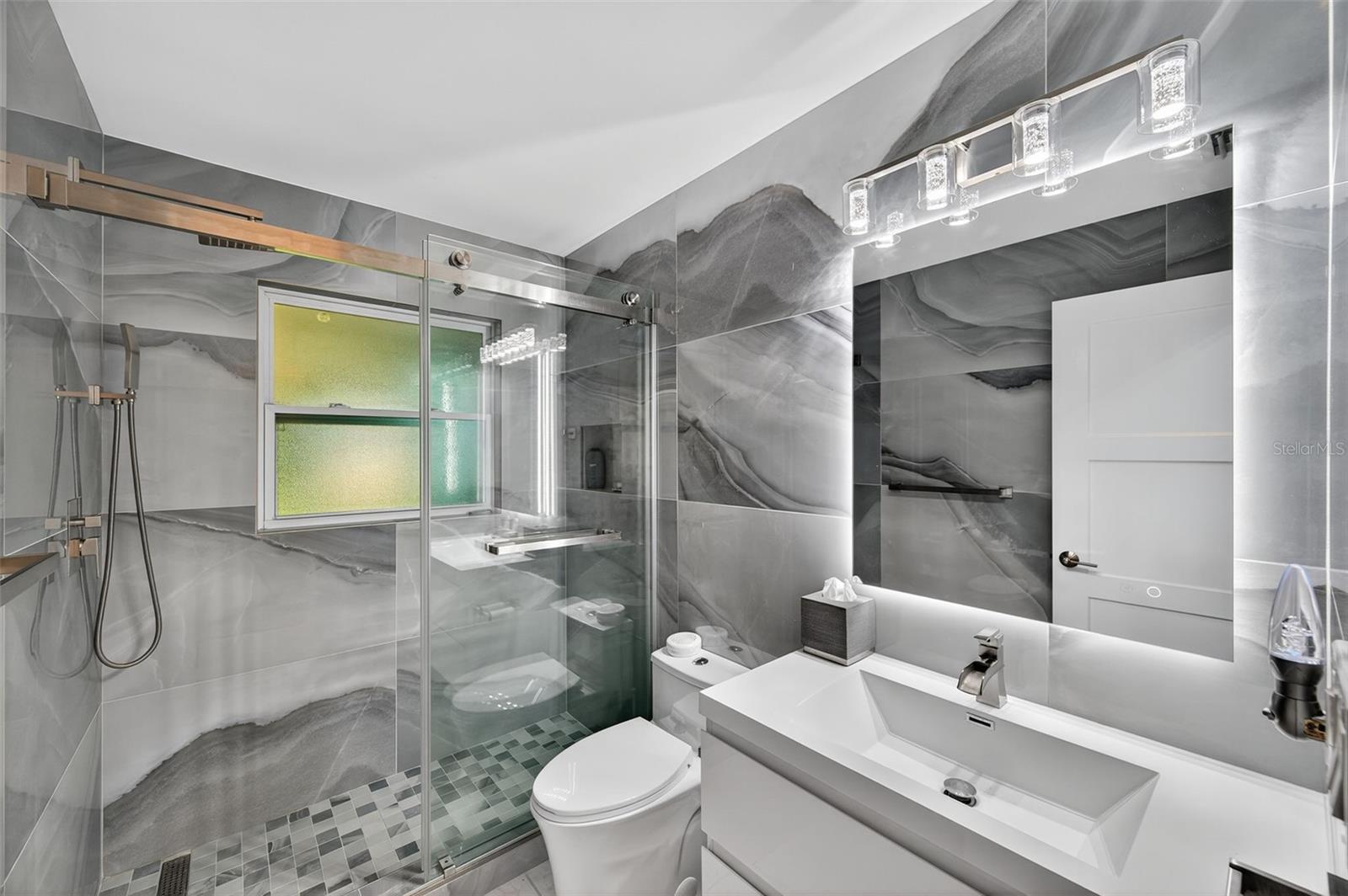 Image 13 of 39 For 1706 Whispering Drive E