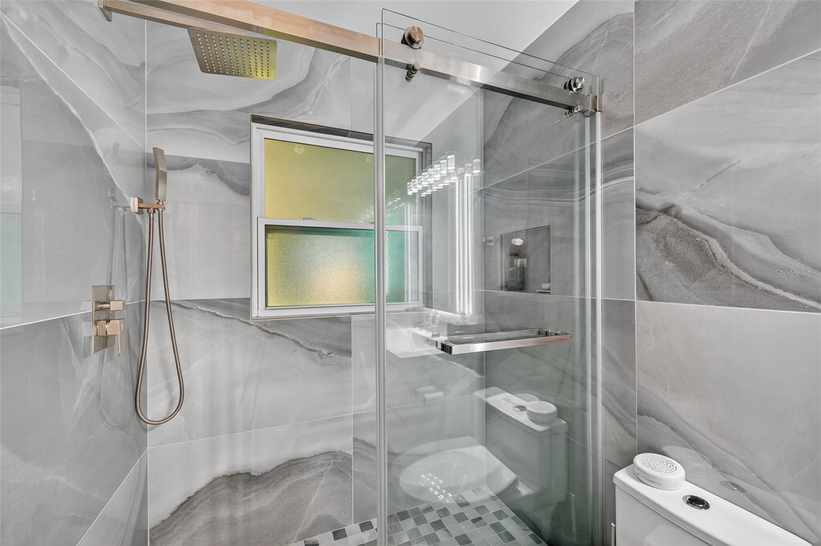 Image 18 of 39 For 1706 Whispering Drive E