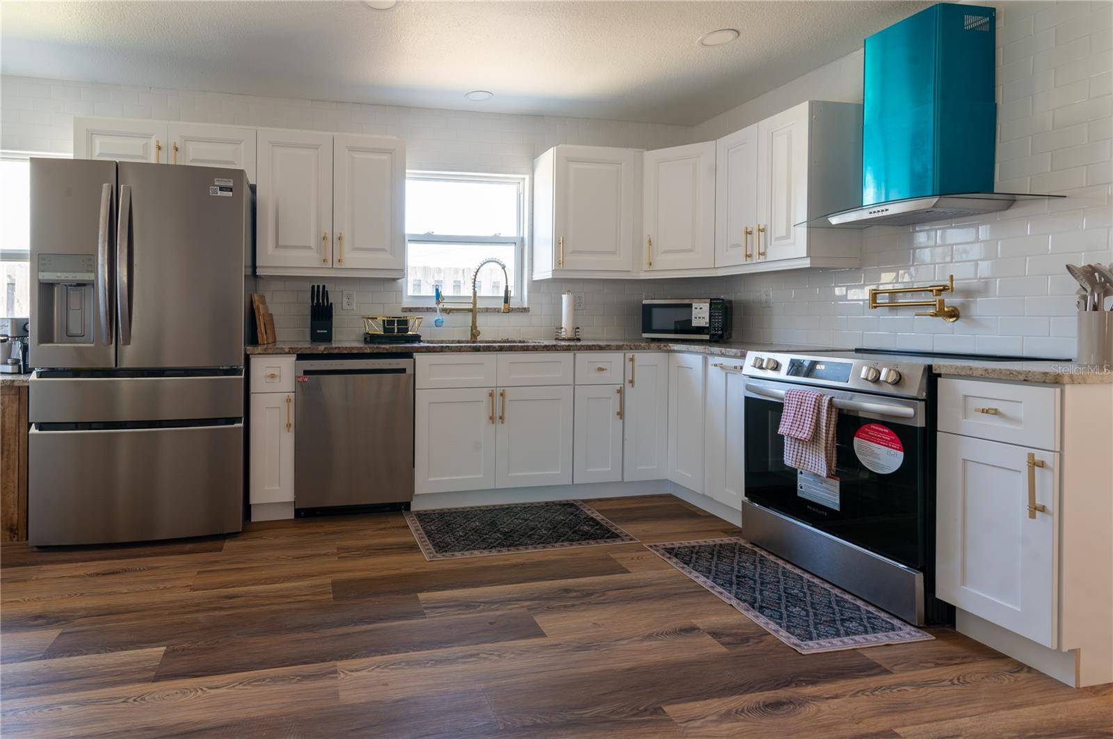 Image 11 of 39 For 1897 Dolphin Boulevard S