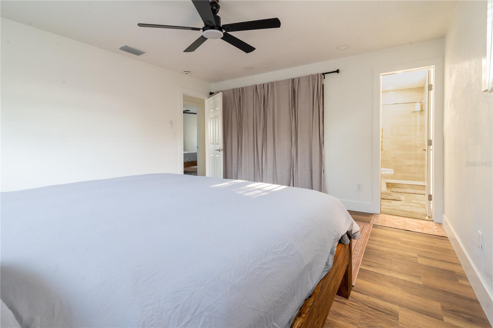 Image 27 of 39 For 1897 Dolphin Boulevard S