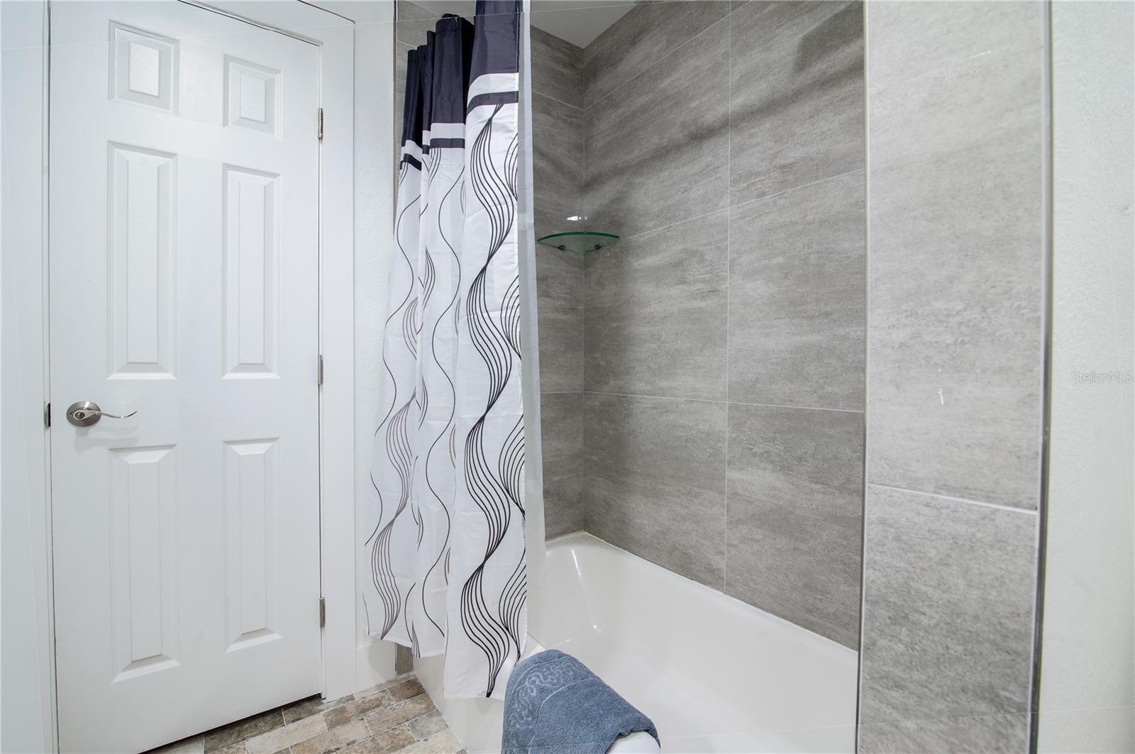 Image 33 of 39 For 1897 Dolphin Boulevard S