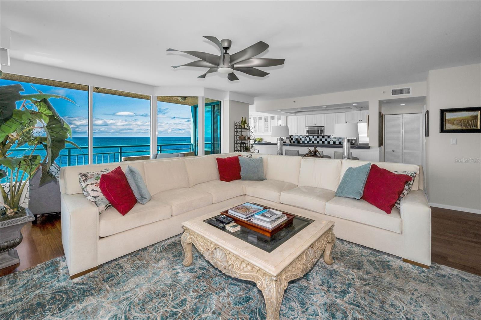 Image 37 of 98 For 1520 Gulf Boulevard 1101