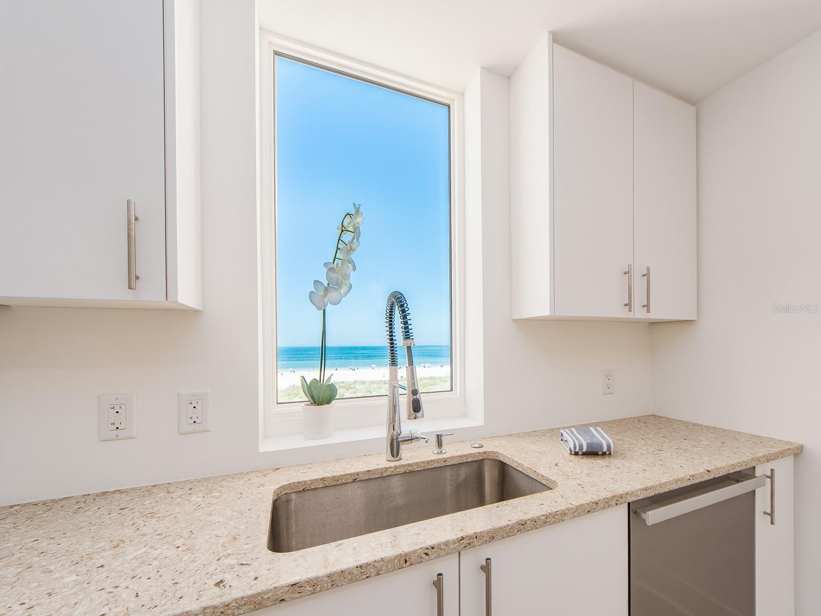 Image 11 of 62 For 15 Avalon Street 402