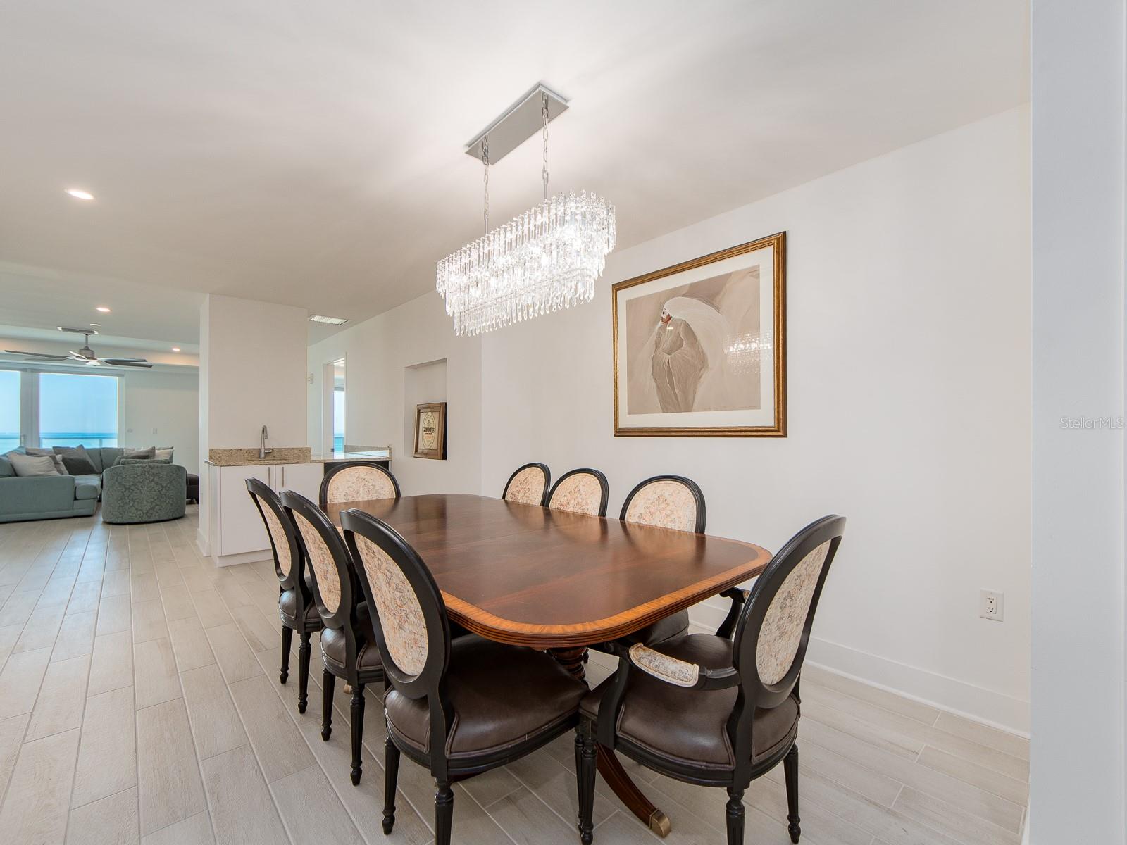 Image 14 of 62 For 15 Avalon Street 402