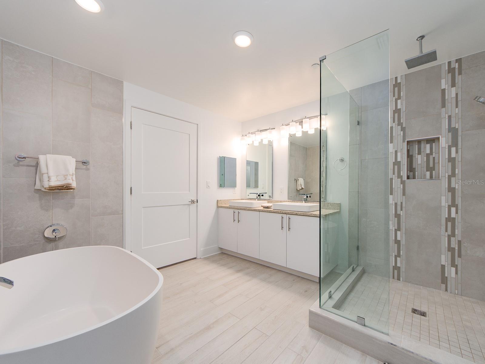 Image 24 of 62 For 15 Avalon Street 402