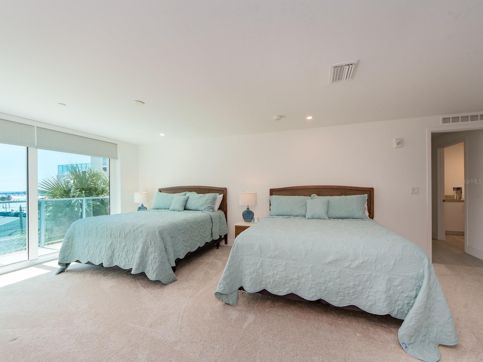 Image 26 of 62 For 15 Avalon Street 402